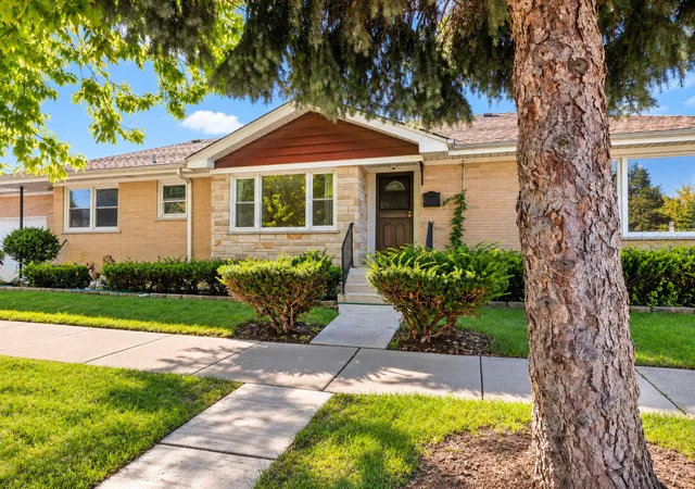 Photo 2 of Single family home for sale at 5701 W Henderson St, Chicago, IL 60634 | MLS# 12791481 | Listing updated on 2026-10-22