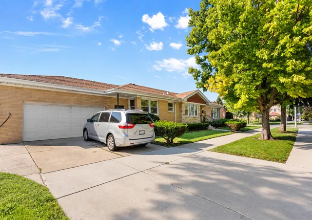 Photo 3 of Single family home for sale at 5701 W Henderson St, Chicago, IL 60634 | MLS# 12791481 | Listing updated on 2026-10-22