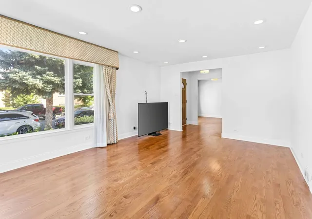 Photo 4 of Single family home for sale at 5701 W Henderson St, Chicago, IL 60634 | MLS# 12791481 | Listing updated on 2026-10-22