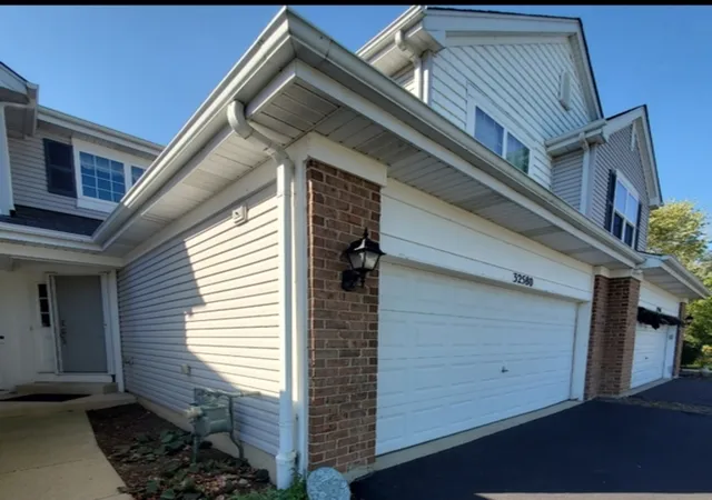 Photo 2 of Townhouse for sale at 32580 N Four Seasons Blvd #27-3, Lakemoor, IL 60051 | MLS# 12791485 | Listing updated on 2026-10-22
