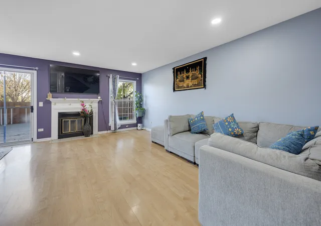 Photo 4 of Townhouse for sale at 675 Waterford Dr, Hanover Park, IL 60133 | MLS# 12791506 | Listing updated on 2026-10-23