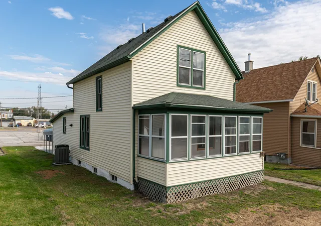 Photo 1 of Single family home for sale at 717 17th Avenue, East Moline, IL 61244 | MLS# 12791511 | Listing updated on 2026-10-29