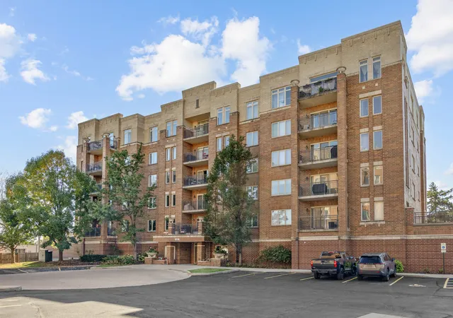 Condo for sale at 655 Perrie Dr #605, Elk Grove Village, IL 60007 | MLS# 12791525