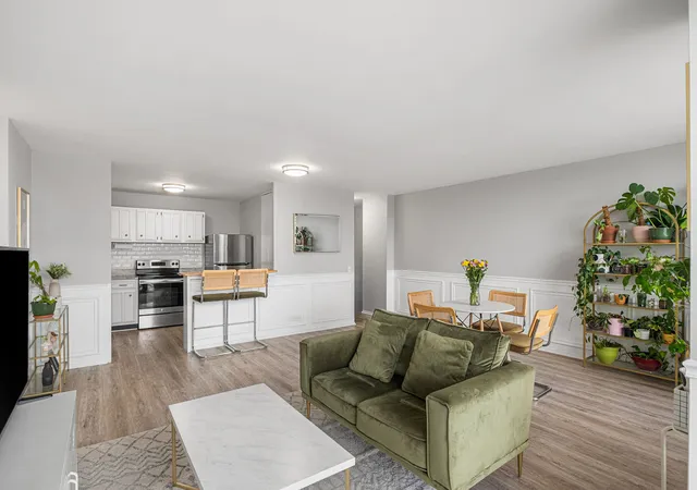 Listing Photo 4 - Condo for sale in building located at 4343 N Clarendon Ave, Chicago, IL 60613 - Unit #817