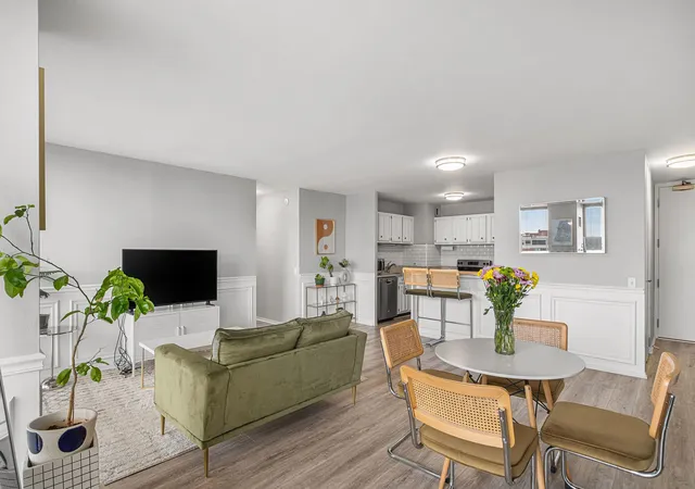 Listing Photo 5 - Condo for sale in building located at 4343 N Clarendon Ave, Chicago, IL 60613 - Unit #817
