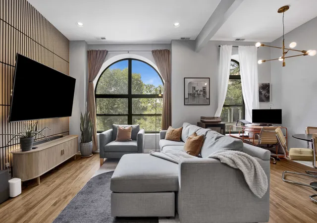 Photo 2 of Condo for sale at 847 N Damen Ave #2F, Chicago, IL 60622 | MLS# 12791558 | Listing updated on 2026-10-22