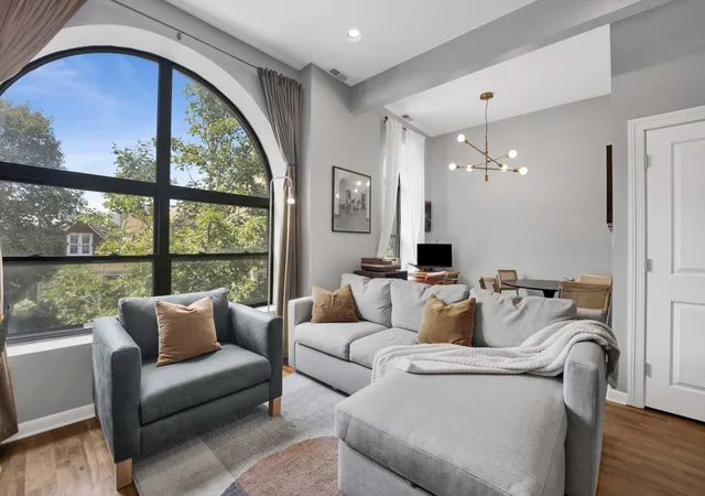 Photo 3 of Condo for sale at 847 N Damen Ave #2F, Chicago, IL 60622 | MLS# 12791558 | Listing updated on 2026-10-22