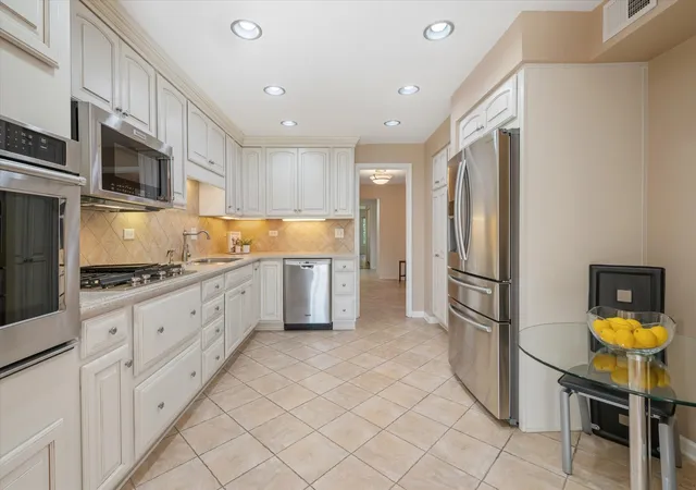 Photo 3 of Condo for sale at 200 Lake Blvd #438, Buffalo Grove, IL 60089 | MLS# 12791562 | Listing updated on 2026-10-28