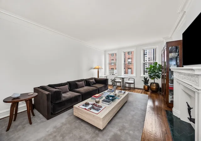 Photo 2 of Condo for sale at 3300 N Lake Shore Dr #8D, Chicago, IL 60657 | MLS# 12791567 | Listing updated on 2026-10-22