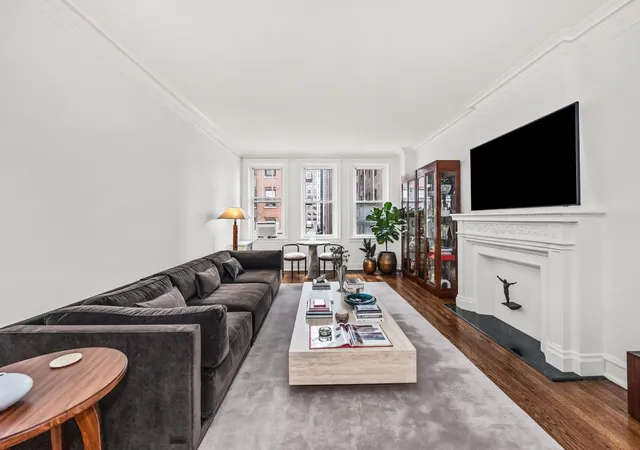 Photo 3 of Condo for sale at 3300 N Lake Shore Dr #8D, Chicago, IL 60657 | MLS# 12791567 | Listing updated on 2026-10-22