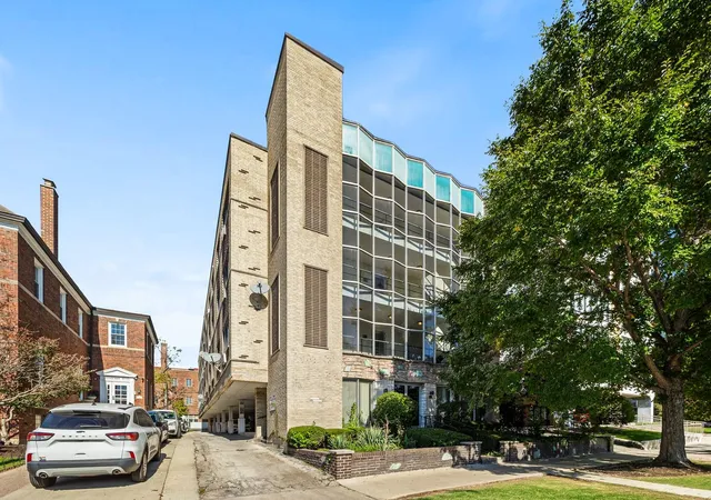 Photo 1 of Condo for sale at 938 North Blvd #204, Oak Park, IL 60301 | MLS# 12791572 | Listing updated on 2026-10-22