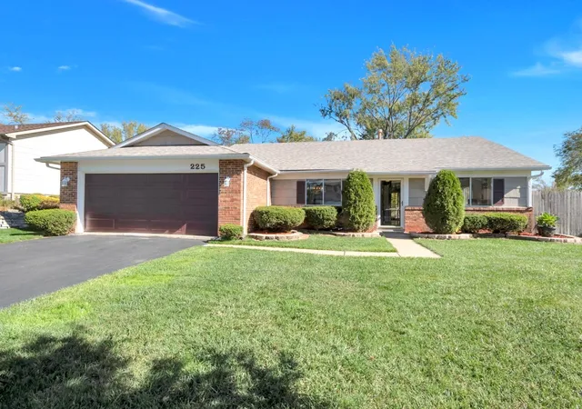 Single family home for sale at 225 Oakhurst Rd, Matteson, IL 60443 | MLS# 12791575