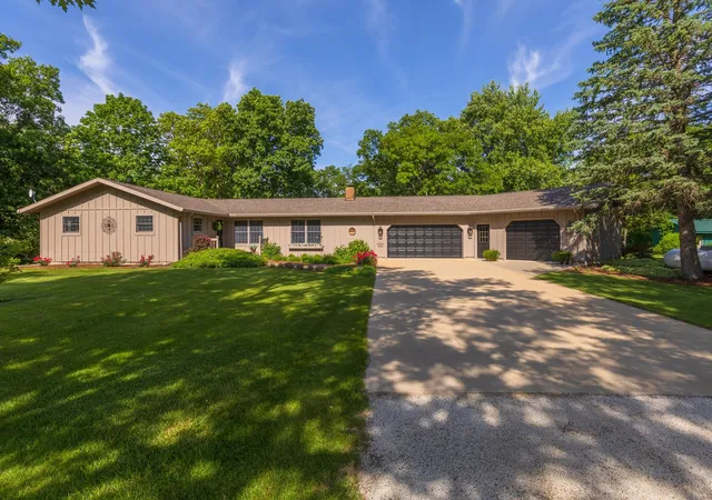 Photo 2 of Single family home for sale at 9684-165 E 1900 North Rd, Pontiac, IL 61764 | MLS# 12791580 | Listing updated on 2026-10-22