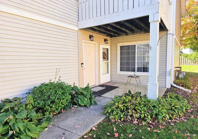 Listing Photo 2 - Condo for sale in building located at 6514 Timberleaf Ct, Loves Park, IL 61111 - Unit #6514-2