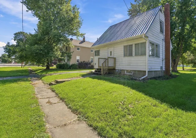 Photo 2 of Single family home for sale at 303 W Main St, Atkinson, IL 61235 | MLS# 12791591 | Listing updated on 2026-10-22