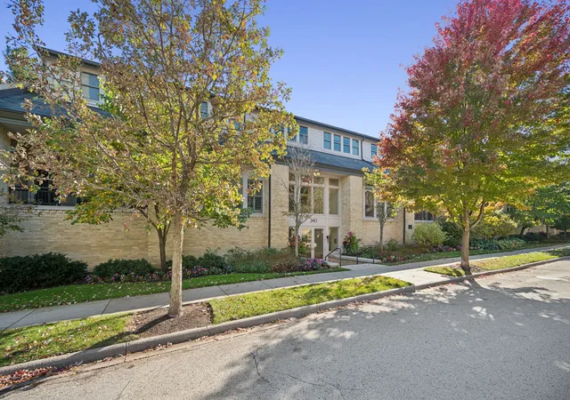 Condo for sale at 240 Whistler Rd #1E, Highland Park, IL 60035 | MLS# 12791592