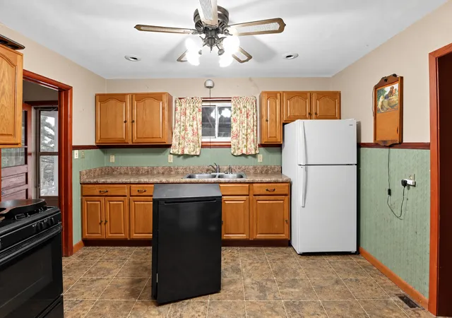Photo 2 of Single family home for sale at 29243 Poplar Rd, Centralia, IL 62801 | MLS# 12791598 | Listing updated on 2026-10-22