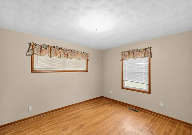 Photo 3 of Single family home for sale at 29243 Poplar Rd, Centralia, IL 62801 | MLS# 12791598 | Listing updated on 2026-10-22