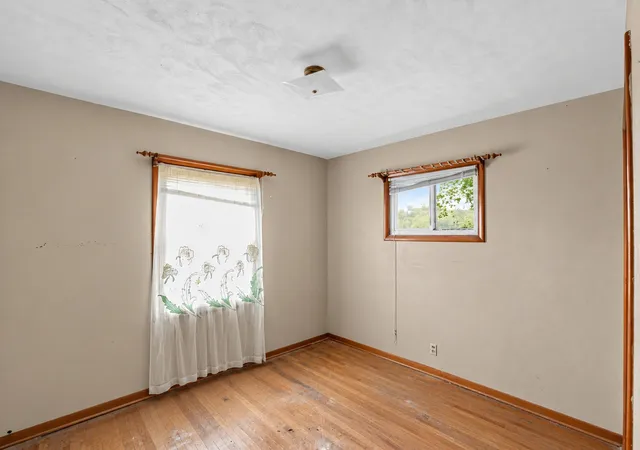Photo 4 of Single family home for sale at 29243 Poplar Rd, Centralia, IL 62801 | MLS# 12791598 | Listing updated on 2026-10-22