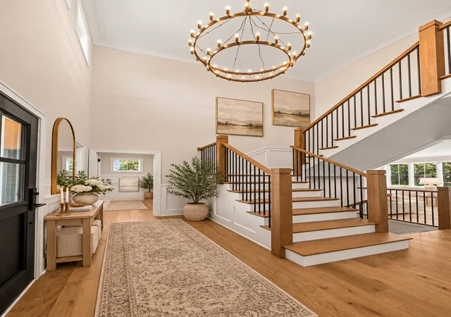 Photo 2 of Single family home for sale at 407 S Pine Ave, Arlington Heights, IL 60005 | MLS# 12791615 | Listing updated on 2026-10-29