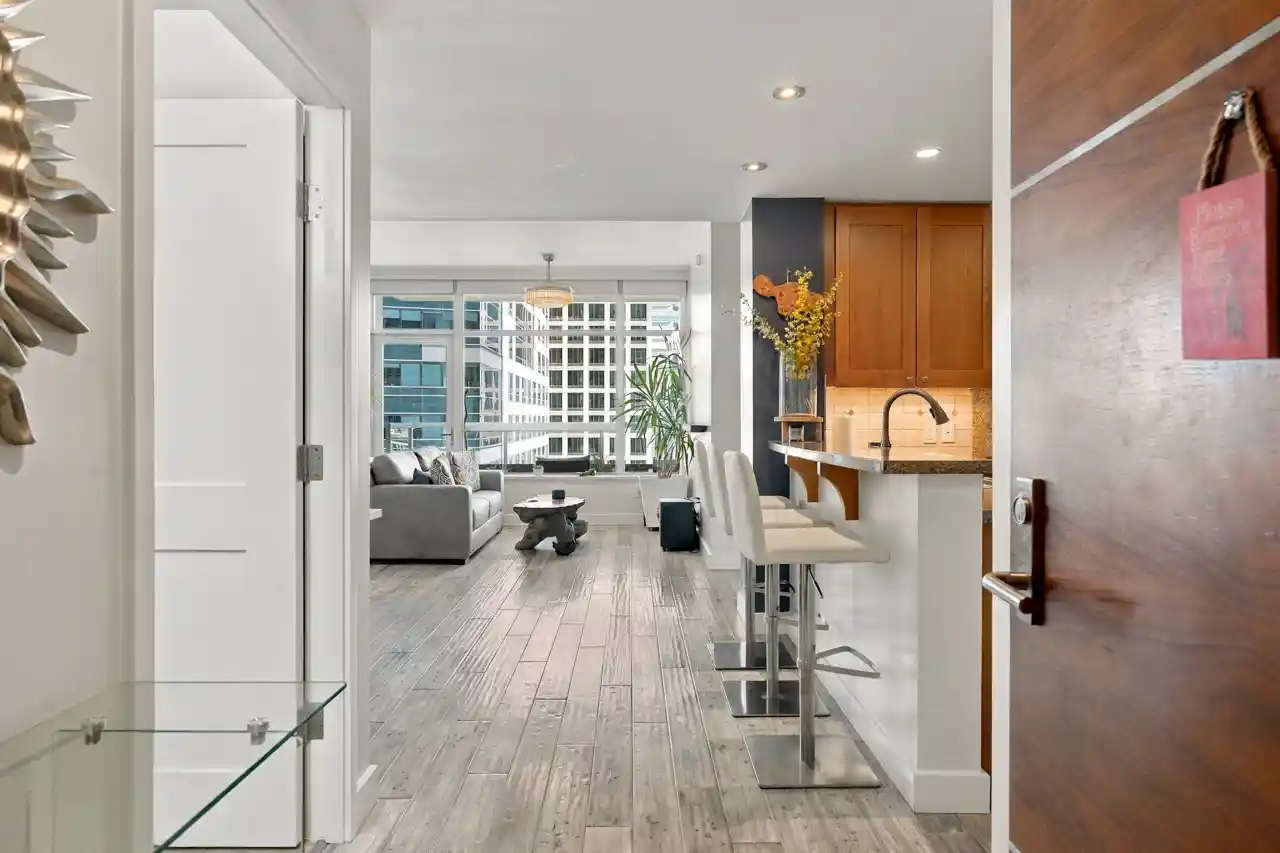 Listing Photo 1 - Condo for sale in Electra located at 700 W E St, San Diego, CA 92101 - Unit #1305