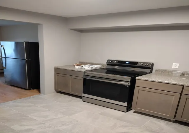 Listing Photo 5 - Condo for sale in building located at 1210 N Dale Ave, Arlington Heights, IL 60004 - Unit #2I