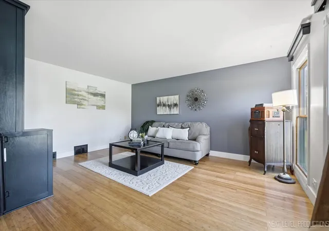 Photo 2 of Single family home for sale at 6n286 Creekside Dr, St. Charles, IL 60175 | MLS# 12791641 | Listing updated on 2026-10-22