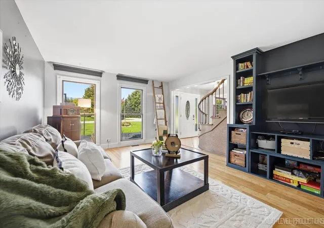 Photo 3 of Single family home for sale at 6n286 Creekside Dr, St. Charles, IL 60175 | MLS# 12791641 | Listing updated on 2026-10-22