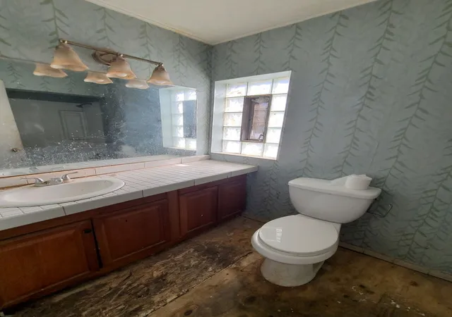 Photo 4 of Single family home for sale at 7820 Laramie Ave, Burbank, IL 60459 | MLS# 12791652 | Listing updated on 2026-10-22