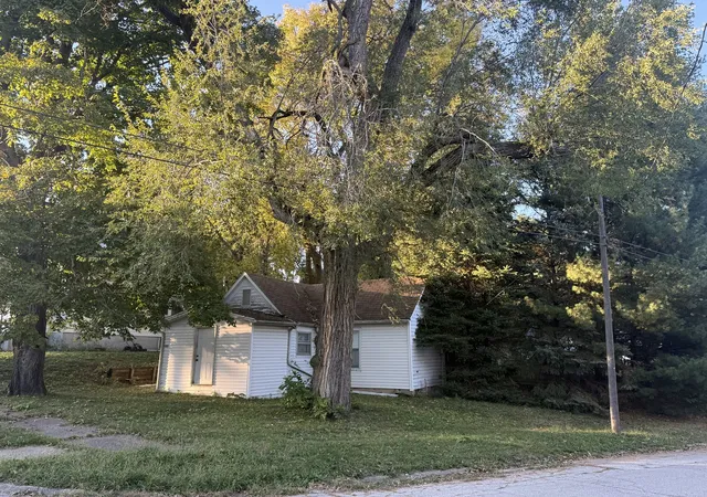 Photo 1 of Single family home for sale at 1301 W Jackson St, Bloomington, IL 61701 | MLS# 12791670 | Listing updated on 2026-10-28