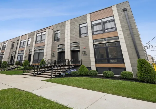 Photo 1 of Single family home for sale at 6209 S Ellis Ave #E, Chicago, IL 60637 | MLS# 12791673 | Listing updated on 2026-10-28