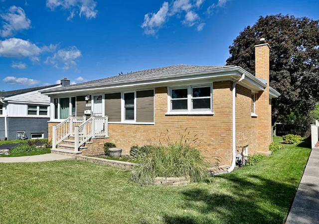 Photo 2 of Single family home for sale at 300 Wisconsin Dr, Des Plaines, IL 60016 | MLS# 12791679 | Listing updated on 2026-10-22