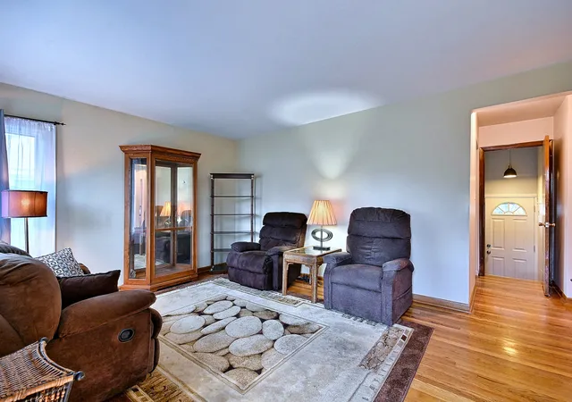 Photo 3 of Single family home for sale at 300 Wisconsin Dr, Des Plaines, IL 60016 | MLS# 12791679 | Listing updated on 2026-10-22