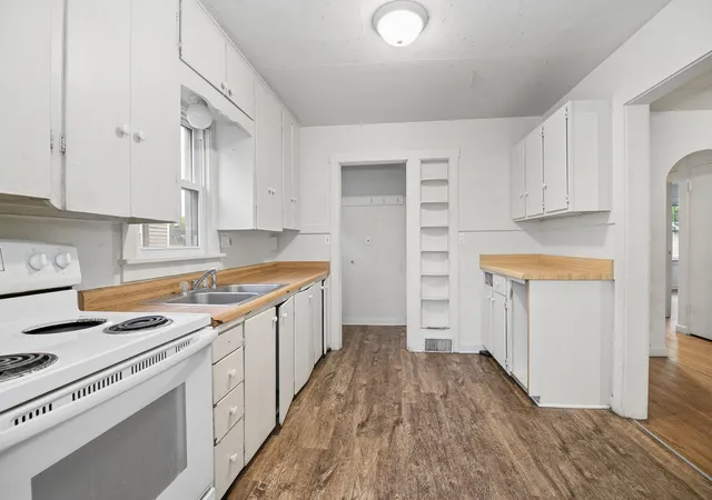 Photo 2 of Single family home for sale at 425 W Mulberry St, Kankakee, IL 60901 | MLS# 12791699 | Listing updated on 2026-10-28
