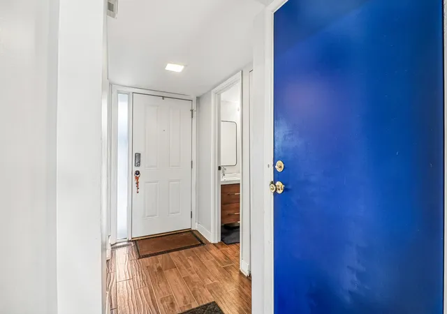 Photo 4 of Townhouse for sale at 335 Dogwood Ter, Buffalo Grove, IL 60089 | MLS# 12791719 | Listing updated on 2026-10-30