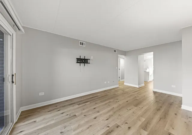 Listing Photo 4 - Condo for sale in building located at 6305 S Nashville Ave, Chicago, IL 60638 - Unit #1N