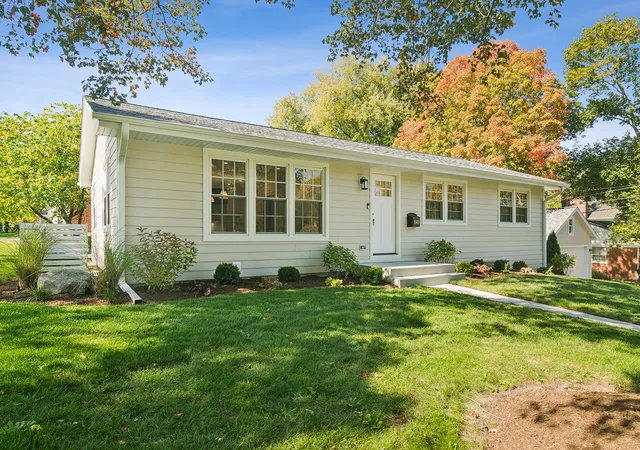 Single family home for sale at 640 Prairie Ave, Barrington, IL 60010 | MLS# 12791731