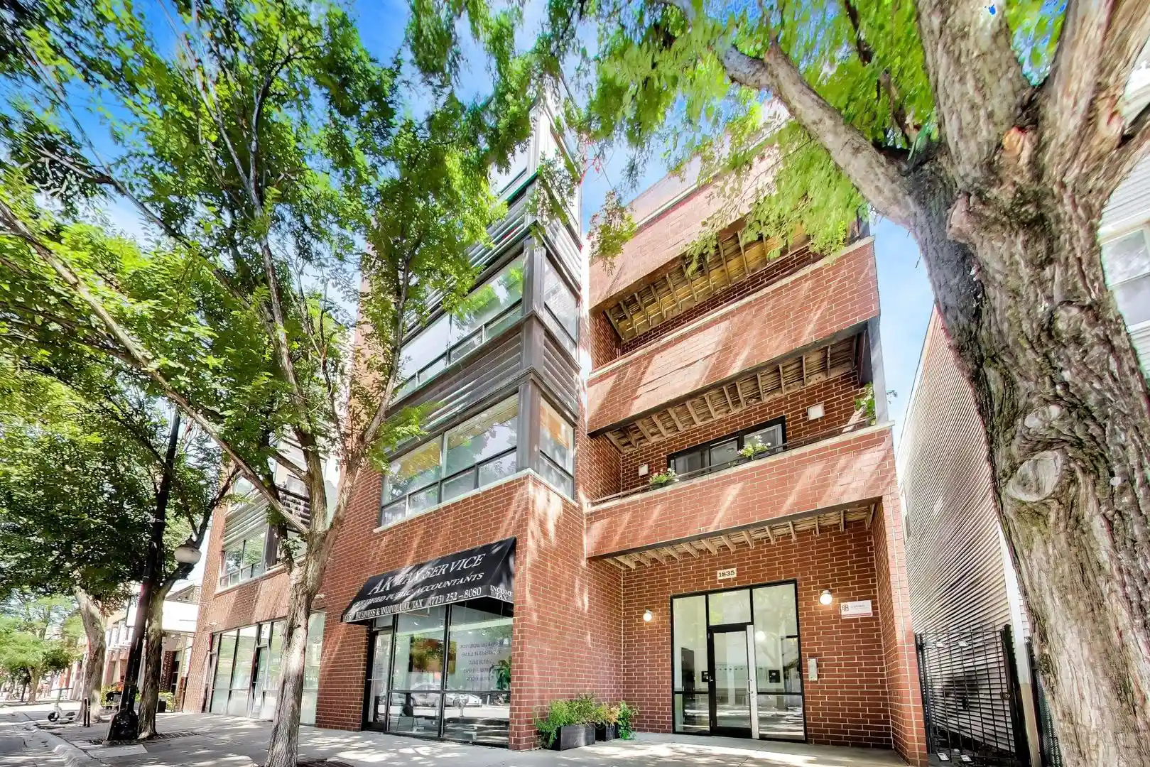 Listing Photo 1 - Condo for sale in 1835 N Milwaukee Ave located at 1835 N Milwaukee Ave, Chicago, IL 60647 - Unit #401
