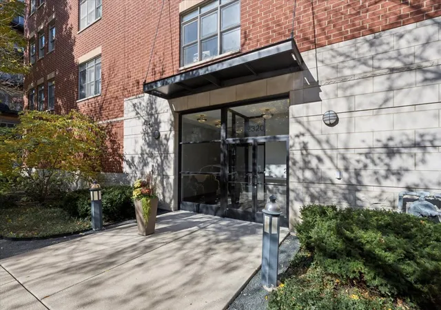 Listing Photo 2 - Condo for sale in building located at 2320 W St Paul Ave, Chicago, IL 60647 - Unit #603