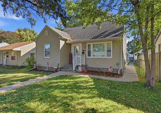 Photo 2 of Single family home for sale at 1841 31st Street, Rock Island, IL 61201 | MLS# 12791769 | Listing updated on 2026-10-28