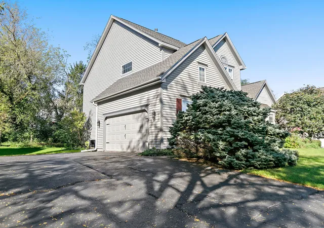 Photo 2 of Single family home for sale at 1108 Fox Path, West Dundee, IL 60118 | MLS# 12791788 | Listing updated on 2026-10-22
