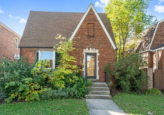 Single family home for sale at 5304 S Major Ave, Chicago, IL 60638 | MLS# 12791805