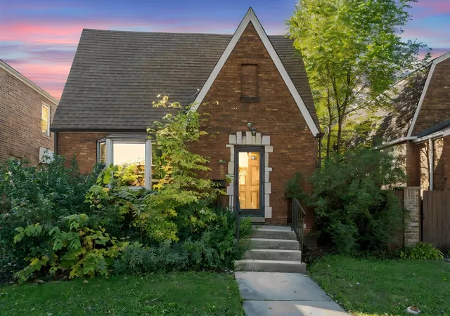 Photo 1 of Single family home for sale at 5304 S Major Ave, Chicago, IL 60638 | MLS# 12791805 | Listing updated on 2026-10-28