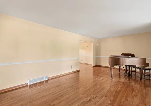 Photo 3 of Single family home for sale at 1223 Crow Crk Rd, Bettendorf, IA 52722 | MLS# 12791806 | Listing updated on 2026-10-22