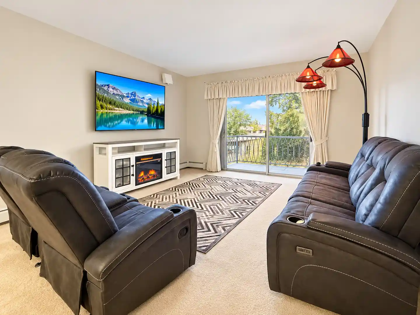 Listing Photo 2 - Condo for sale in 1321 S Finley Rd located at 1321 S Finley Rd, Lombard, IL 60148 - Unit #312