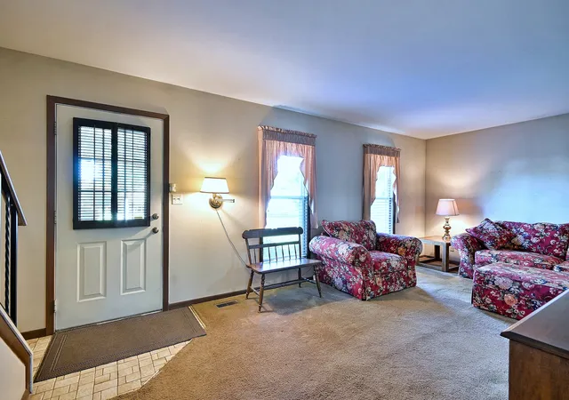 Photo 4 of Single family home for sale at 801 Pinebrook Dr, Lombard, IL 60148 | MLS# 12791808 | Listing updated on 2026-10-22