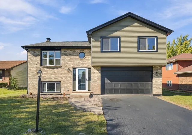 Photo 1 of Single family home for sale at 22042 Scott Dr, Richton Park, IL 60471 | MLS# 12791816 | Listing updated on 2026-10-22