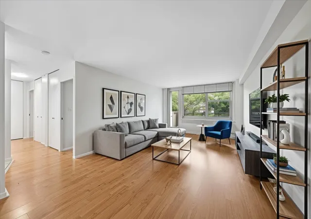 Photo 3 of Condo for sale at 555 W Cornelia Ave #501, Chicago, IL 60657 | MLS# 12791833 | Listing updated on 2026-10-22