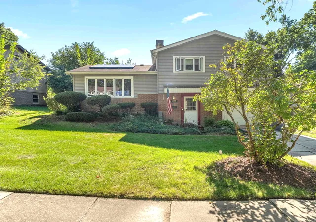 Photo 1 of Single family home for sale at 9137 W 91st Place, Hickory Hills, IL 60457 | MLS# 12791834 | Listing updated on 2026-10-22