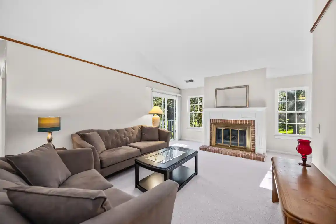 Listing Photo 2 - Condo for sale in 609 Edinburgh Ln located at 609 Edinburgh Ln, Prospect Heights, IL 60070 - Unit 609 Edinburgh Ln